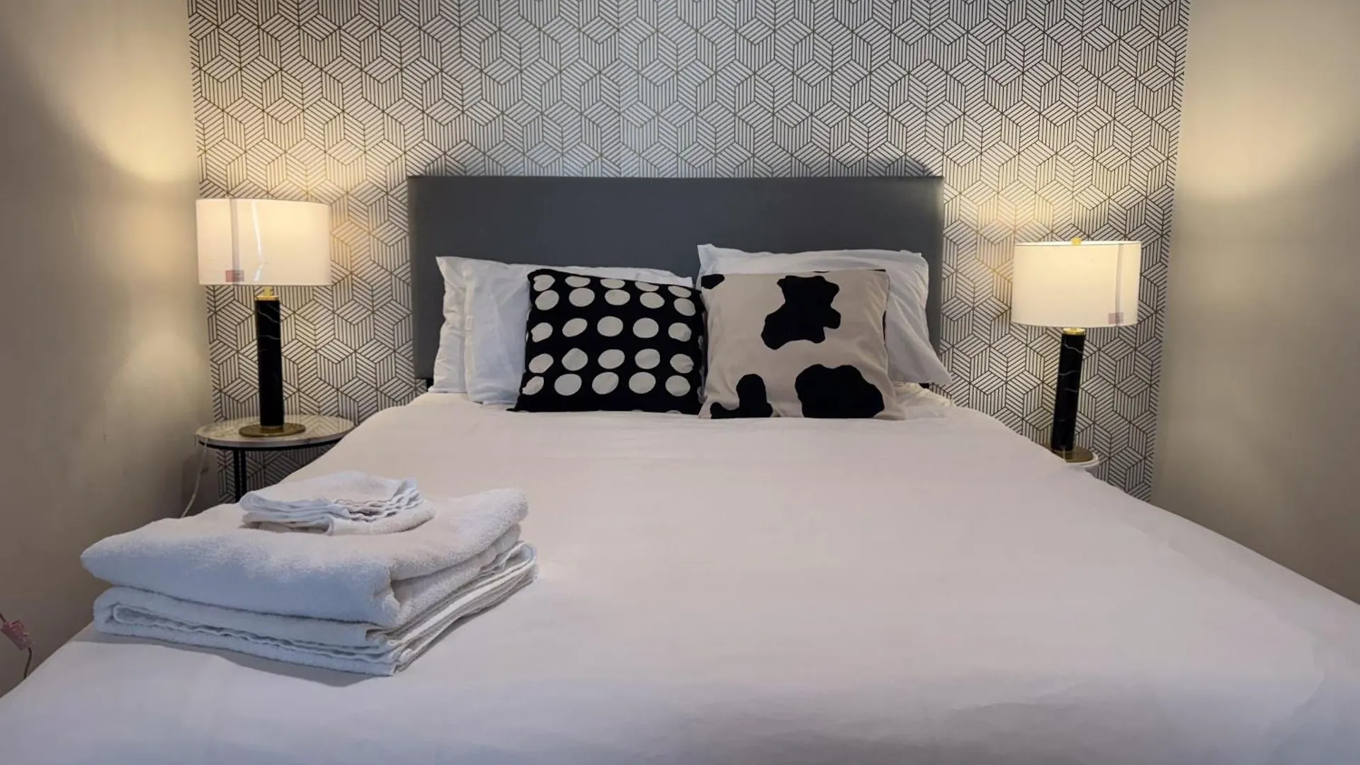Modern Private Guesthouse in Seattle Guest house