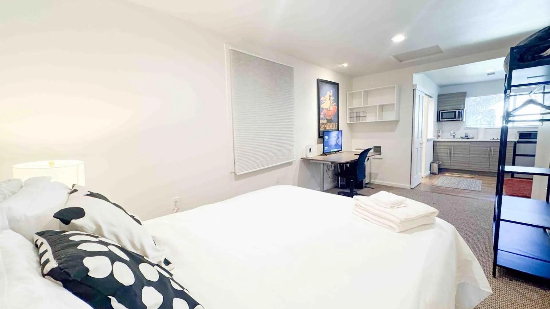 Modern Private Guesthouse in Seattle United States